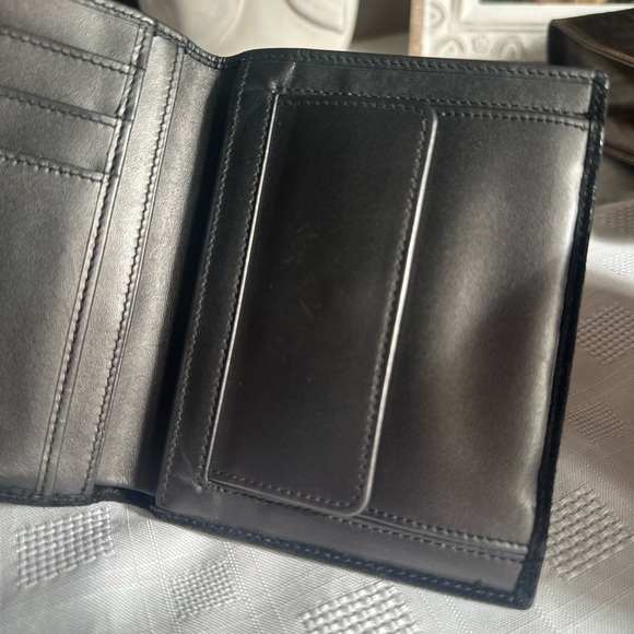 Gucci suede and leather black bifold wallet gold trim 4” x 5” unisex - Picture 5 of 15